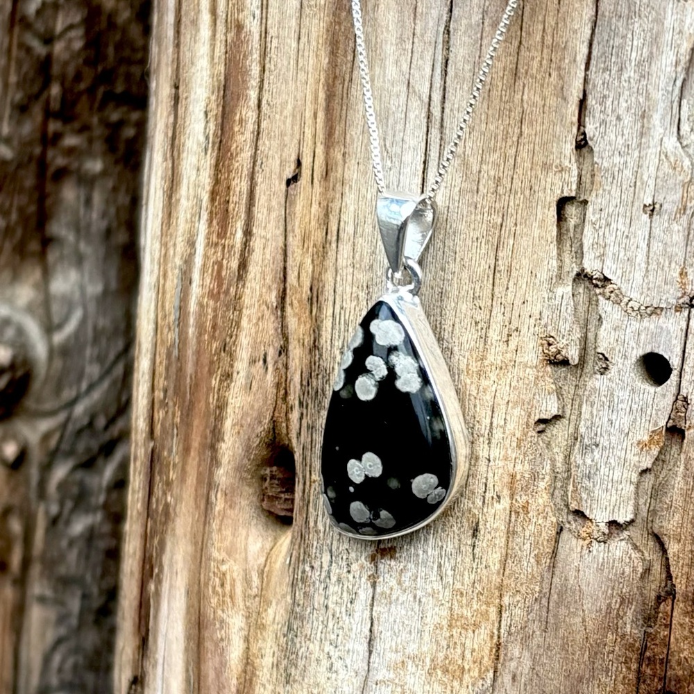Galaxy Obsidian Necklace - Picture 8 of 15